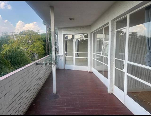 3 BEDROOM APARTMENT FOR SALE IN BRAMLEY PARK